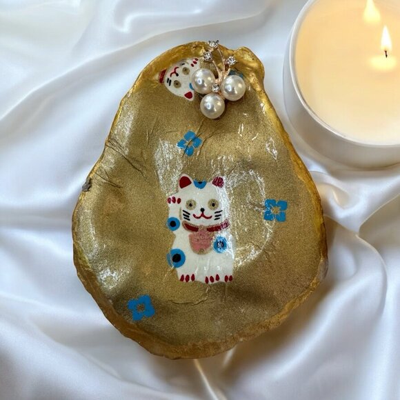 Set of 2 Handmade Decoupage Oyster Shell Trinket Dishes Lucky Cat pearl charm - Picture 1 of 8
